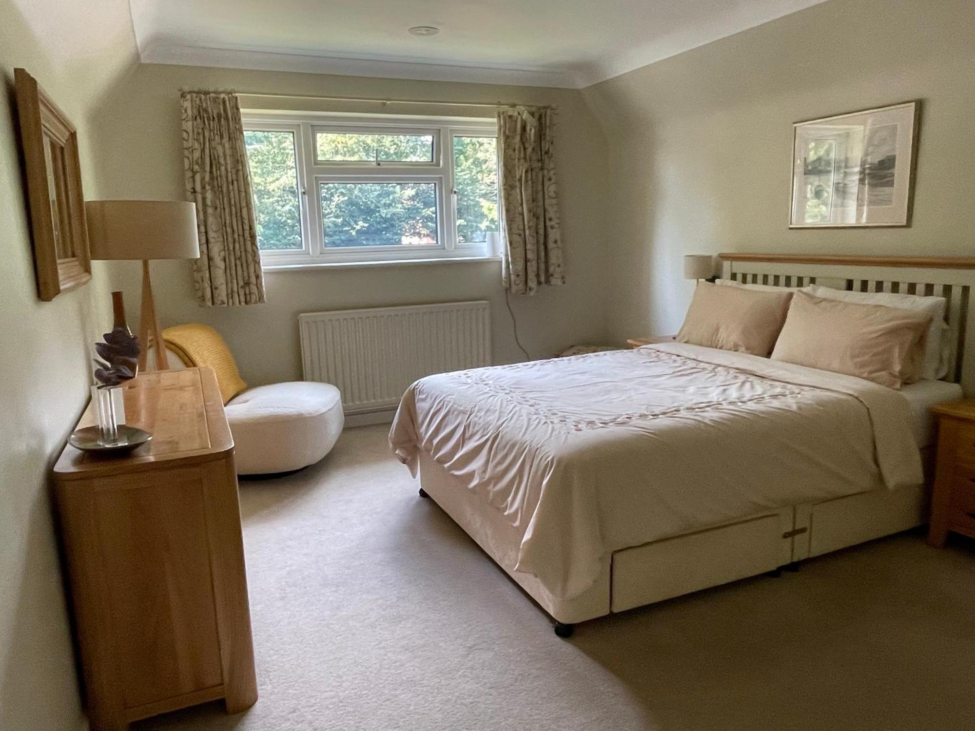 Charming Bournemouth House With Beautiful Spacious Gardens, 5 Min Drive To Beaches, Free Parking For 2-3 Cars Buitenkant foto