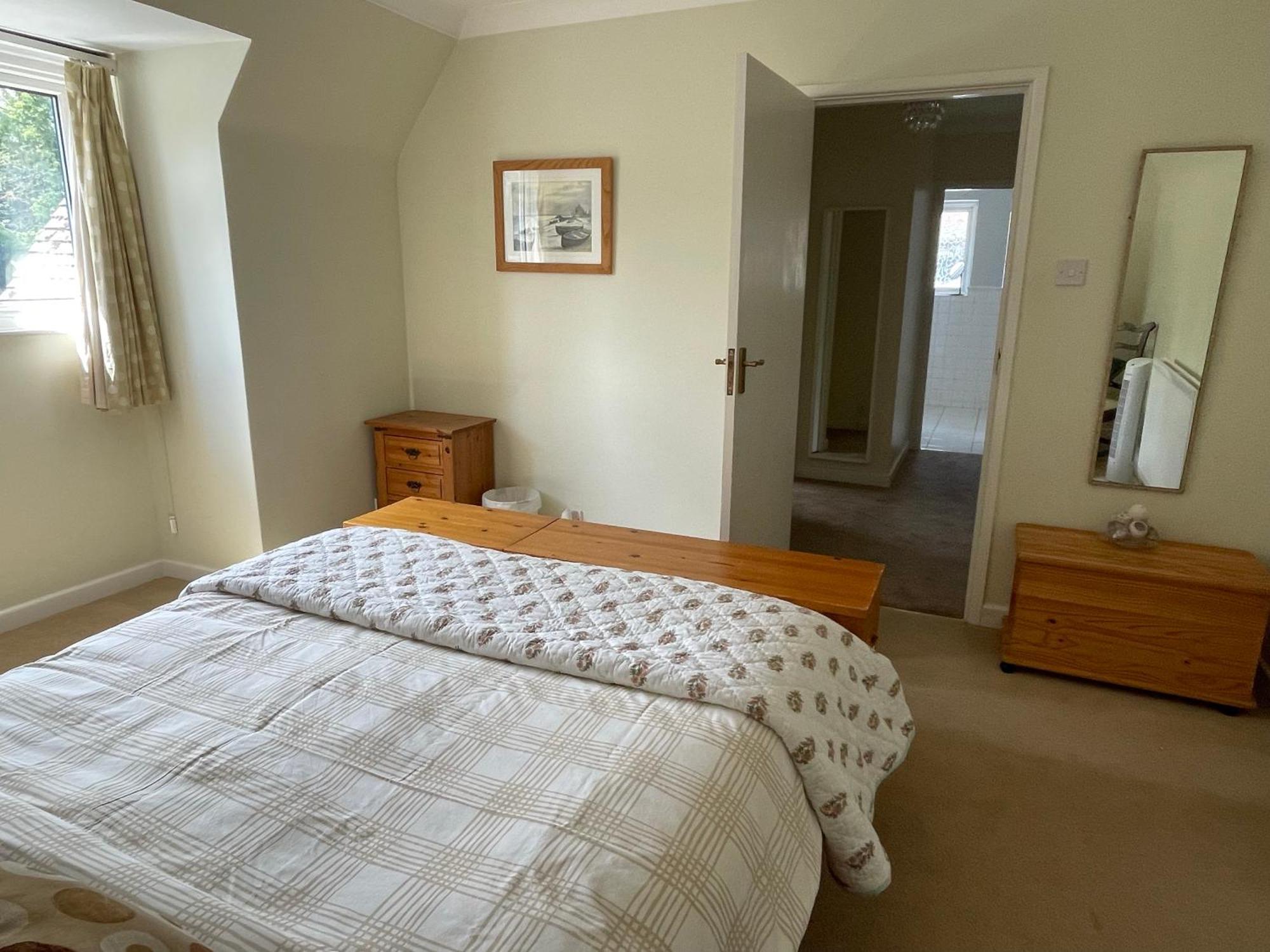 Charming Bournemouth House With Beautiful Spacious Gardens, 5 Min Drive To Beaches, Free Parking For 2-3 Cars Buitenkant foto