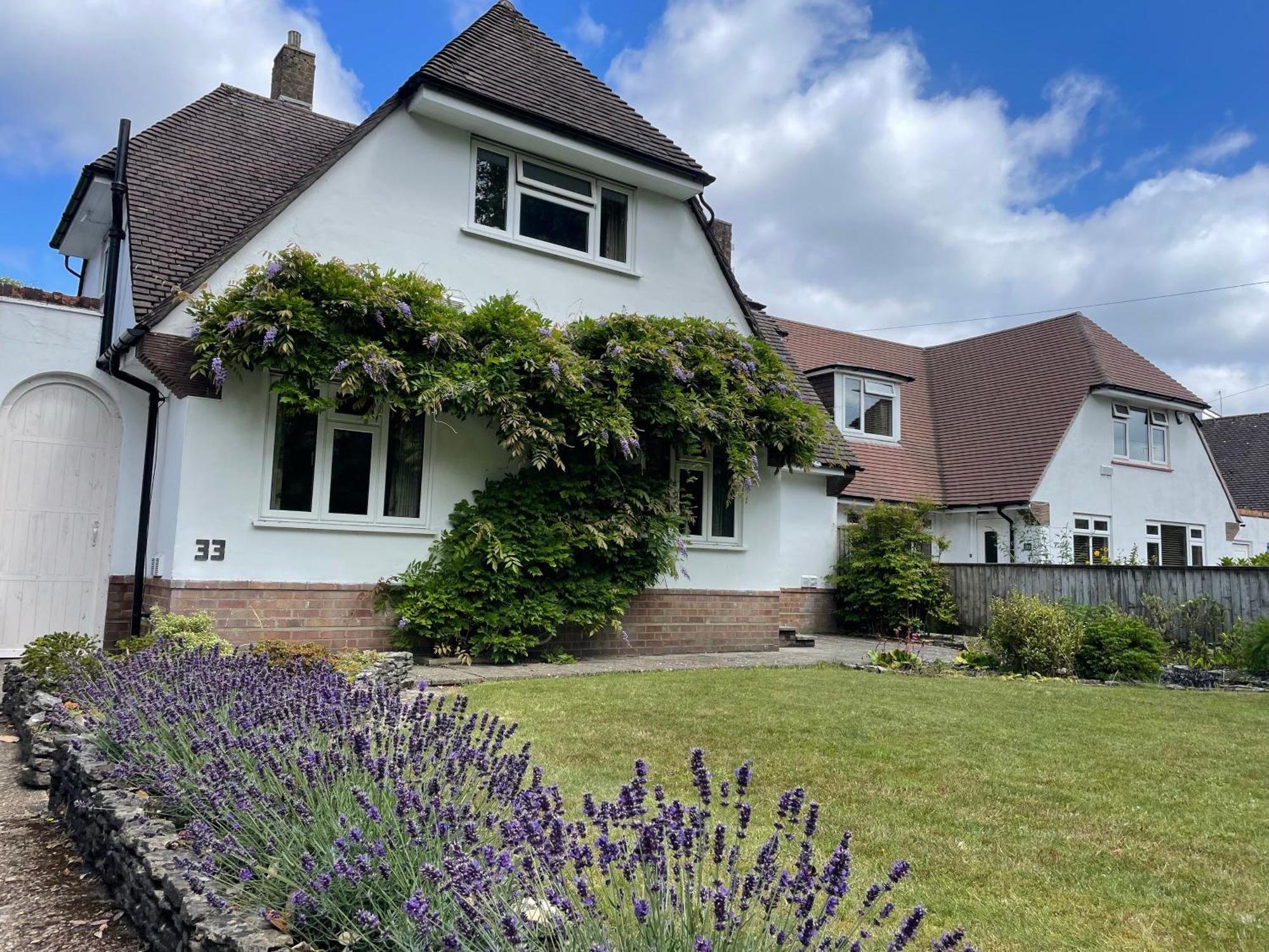 Charming Bournemouth House With Beautiful Spacious Gardens, 5 Min Drive To Beaches, Free Parking For 2-3 Cars Buitenkant foto