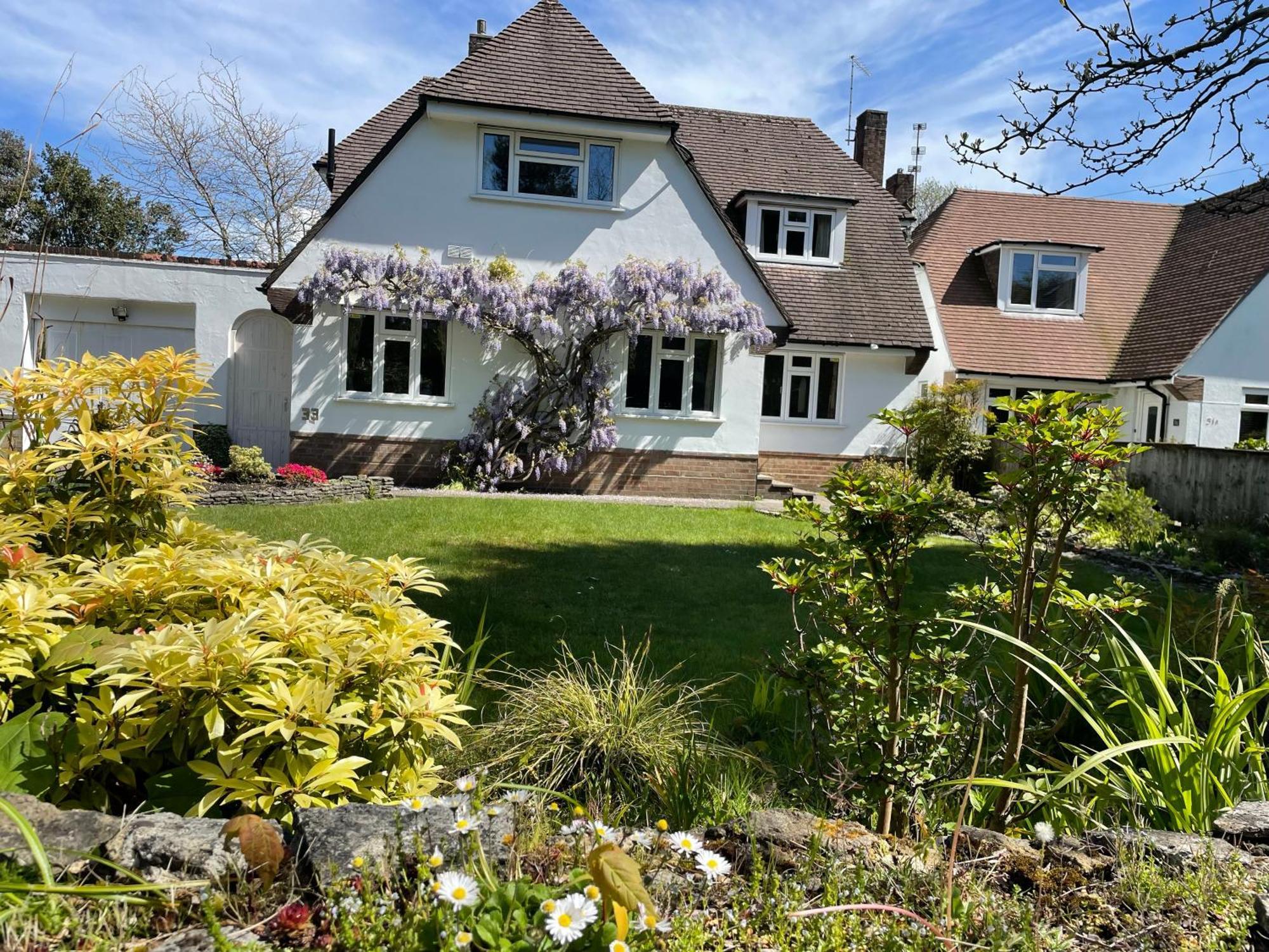 Charming Bournemouth House With Beautiful Spacious Gardens, 5 Min Drive To Beaches, Free Parking For 2-3 Cars Buitenkant foto